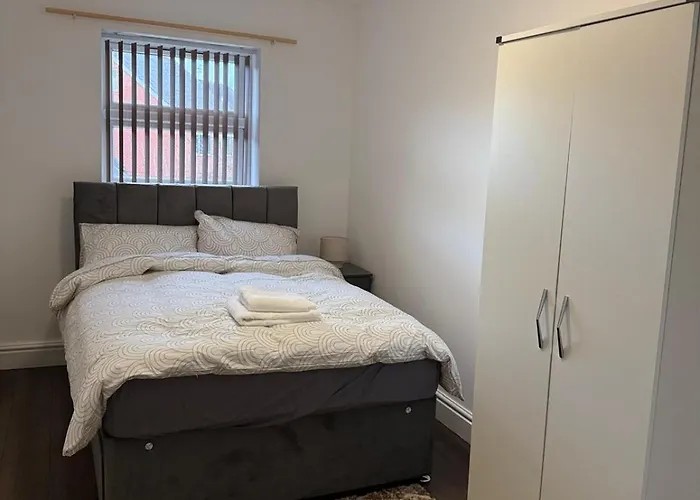 Em Homes-Room3